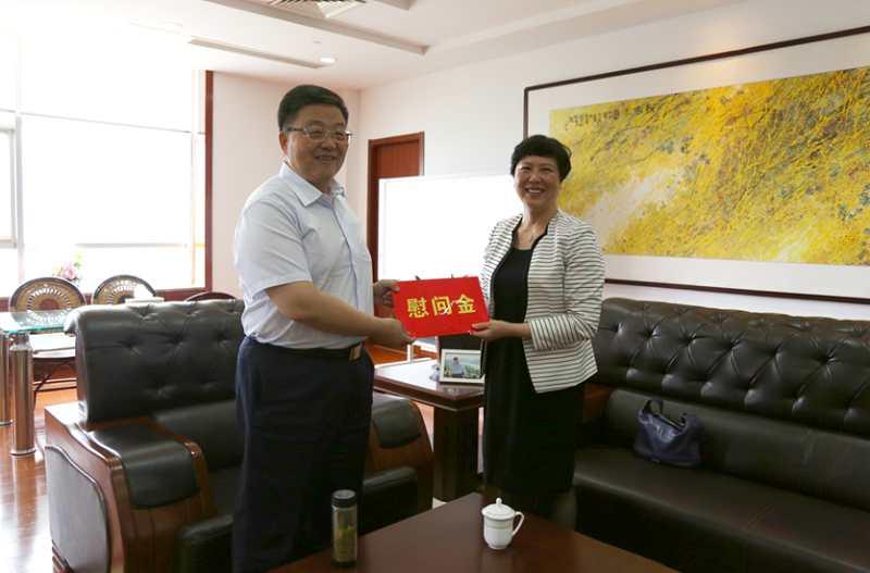 市科协主席许东方一行走访慰问pg电子游戏app药业优秀科技企业家肖伟董事长